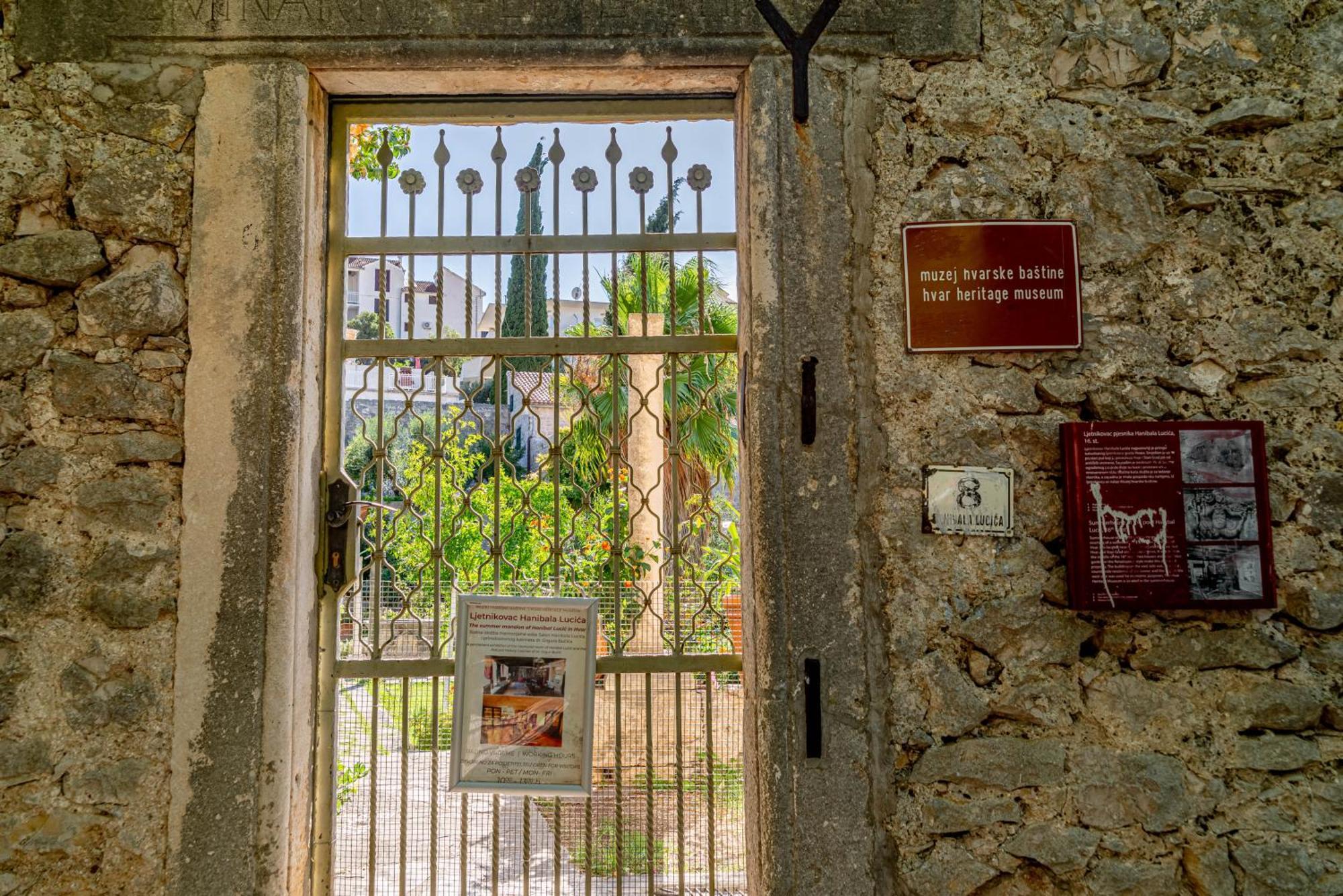 Apartments Barcot Hvar Town Bagian luar foto